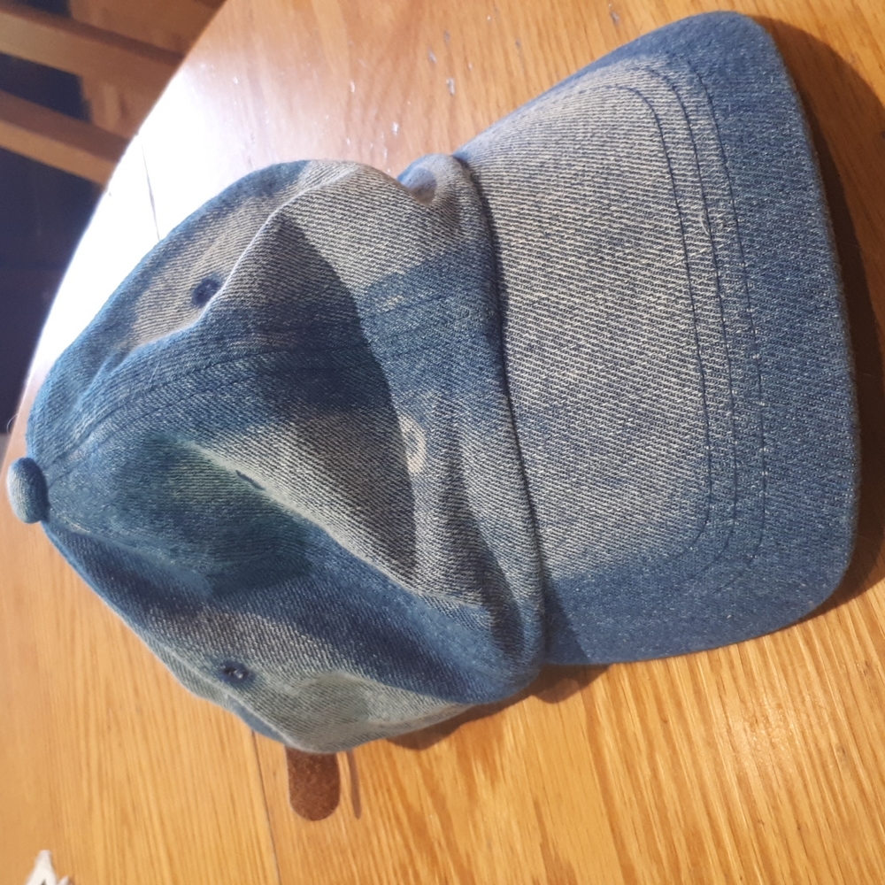 Adjustable hat.